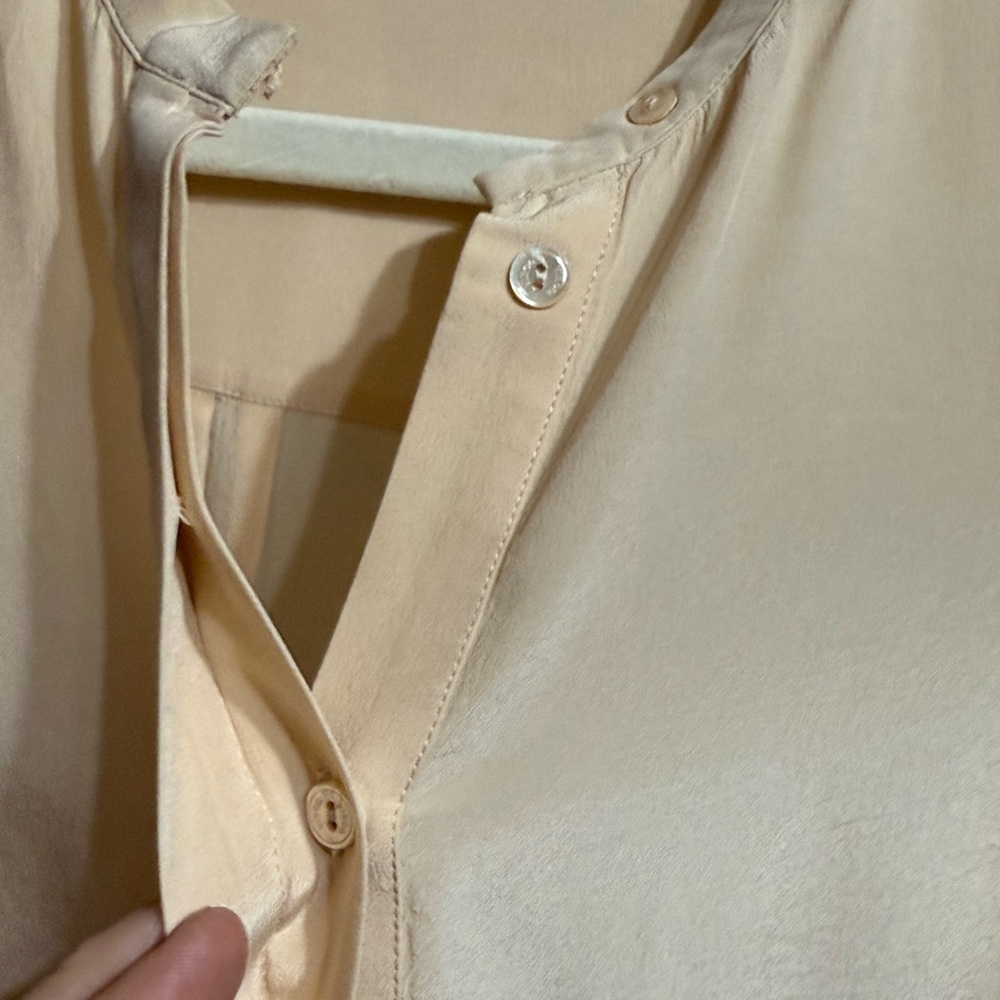 Vince Cream Long Sleeve Blouse Soft Silky Sz 6 Classy Workwear Normcore - Picture 7 of 8
